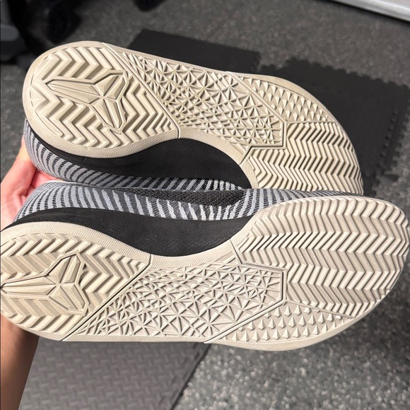 Nike Gray and Black Kobe Men's Sneakers - Picture 4 of 4